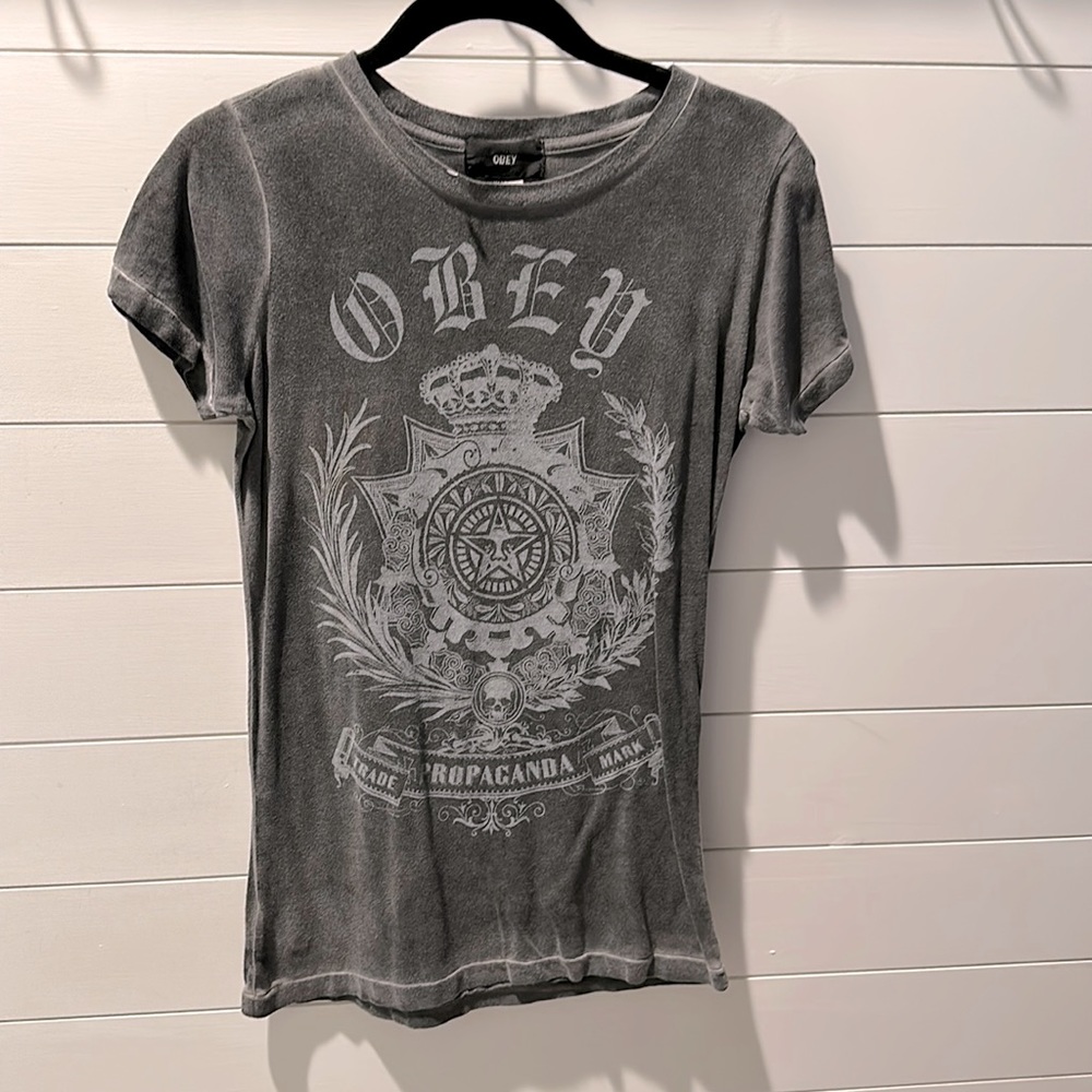 Obey faded charcoal t-shirt NWT, Large